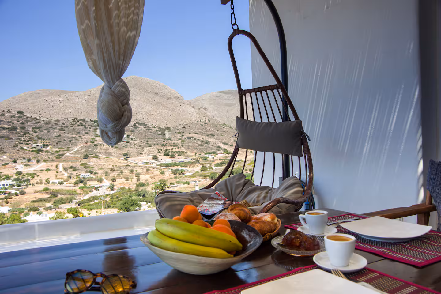 Silvermoon-luxury-house-Morning coffee