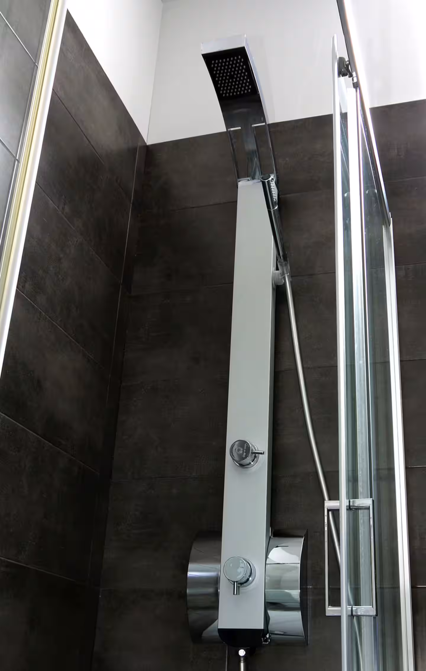 Silvermoon-luxury-house-syros-details of the shower
